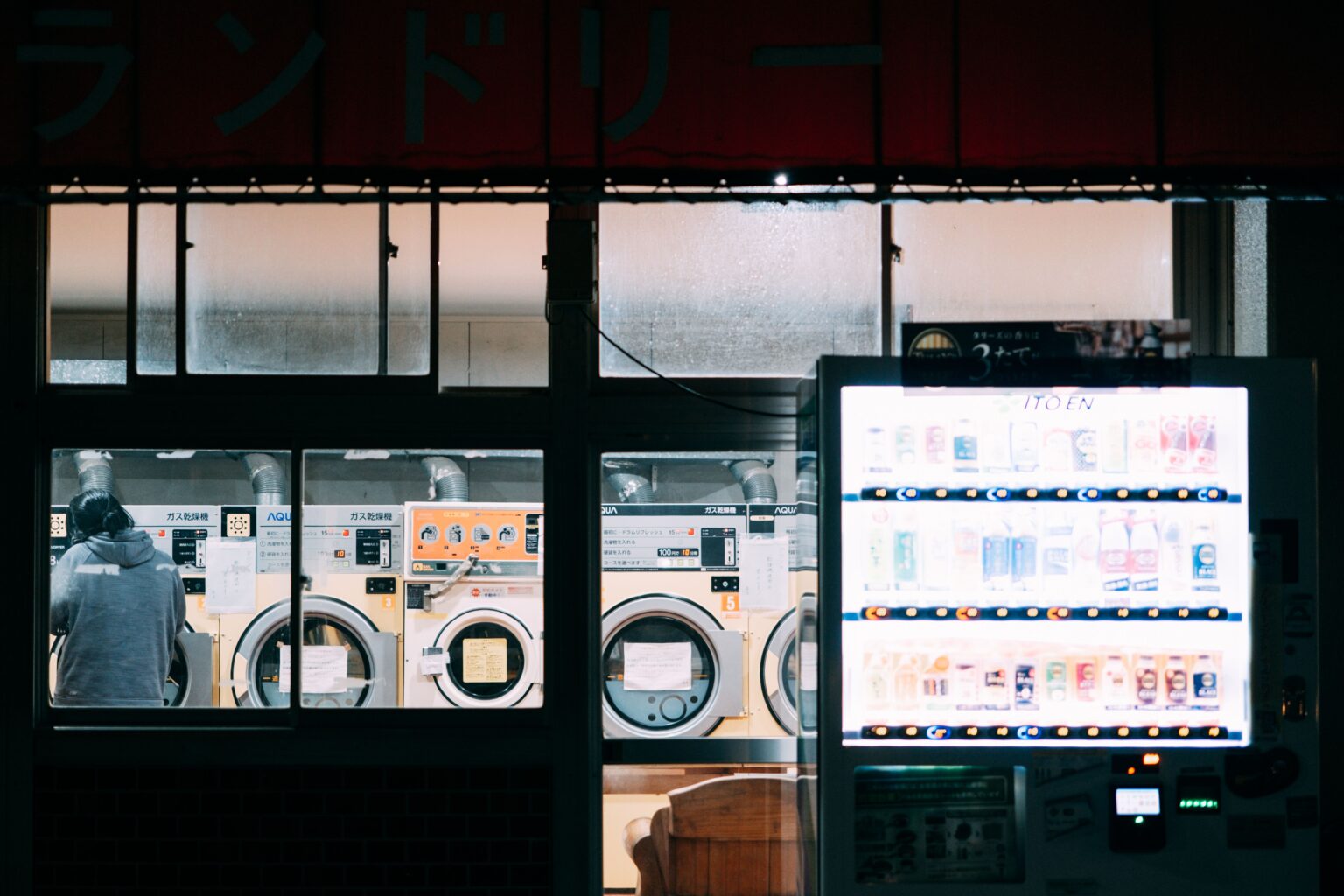 Laundromat That Accepts Cards for Easier Laundry Days
